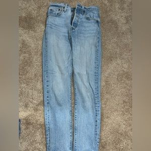 Levi 501s size 25x28